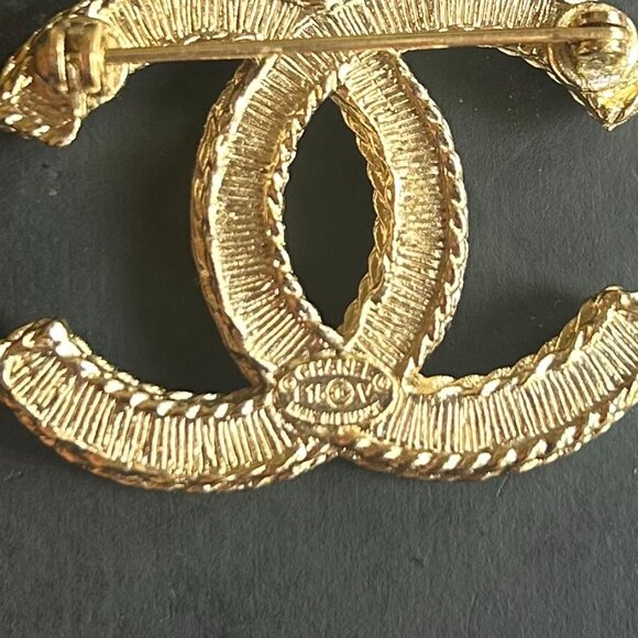 Chanel Pearl Matte Gold Tone CC Logo Brooch - Picture 7 of 11